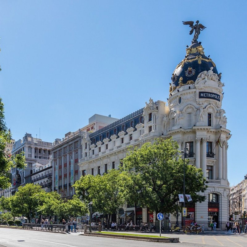 Fotografia do edifício Metrópolis, em Madrid